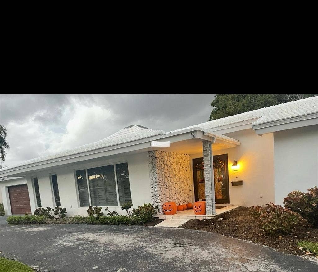 4 bedroom 3 bathroom with pool