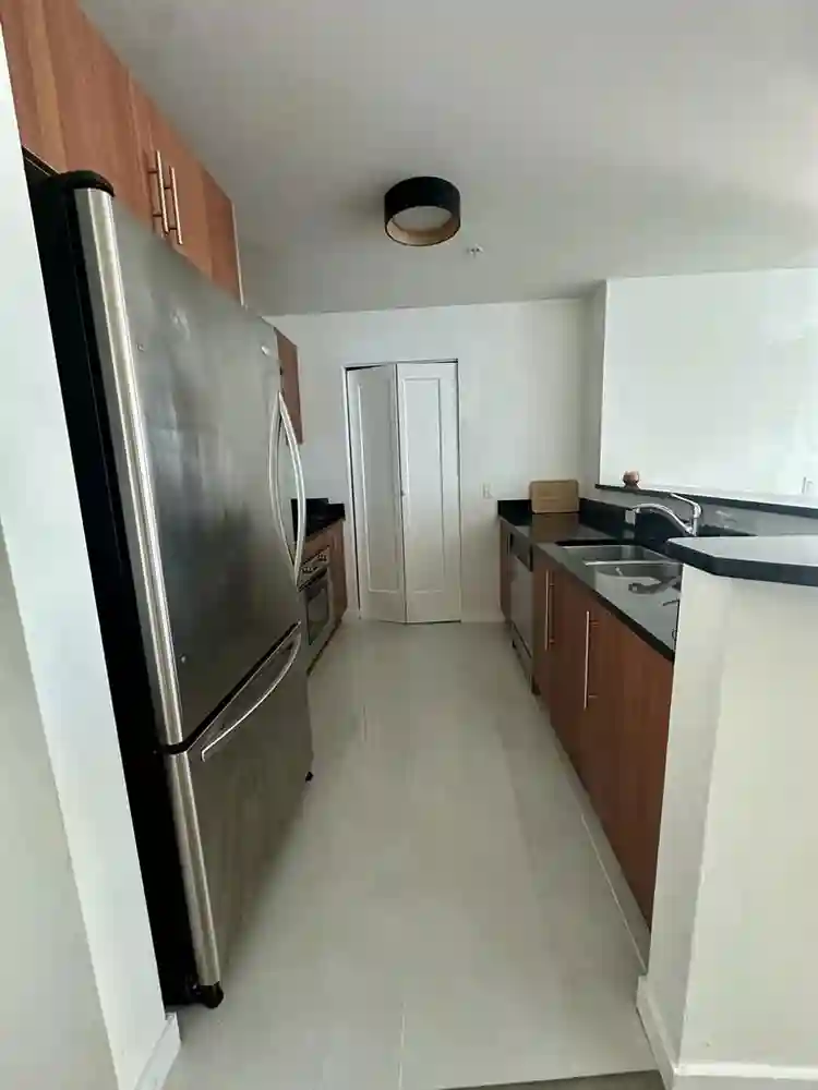 Looking for a roomate in Miami