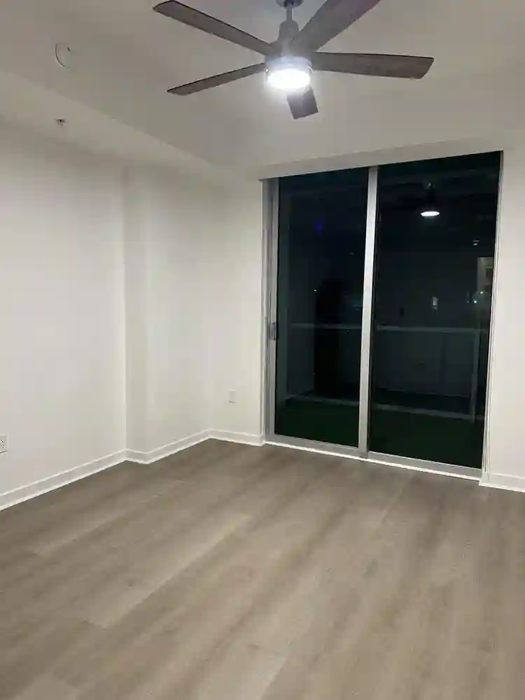 Looking for a roomate in Miami
