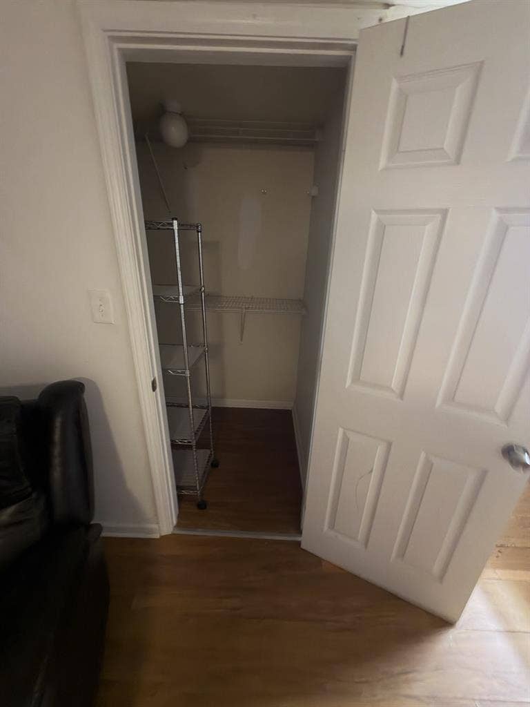 Room w/private bathroom, entrance