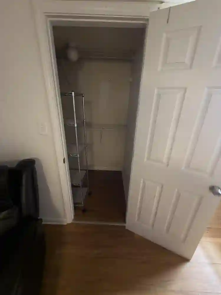 Room w/private bathroom, entrance