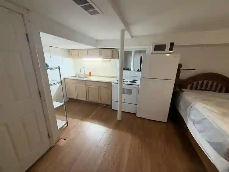 Room w/private bathroom, entrance