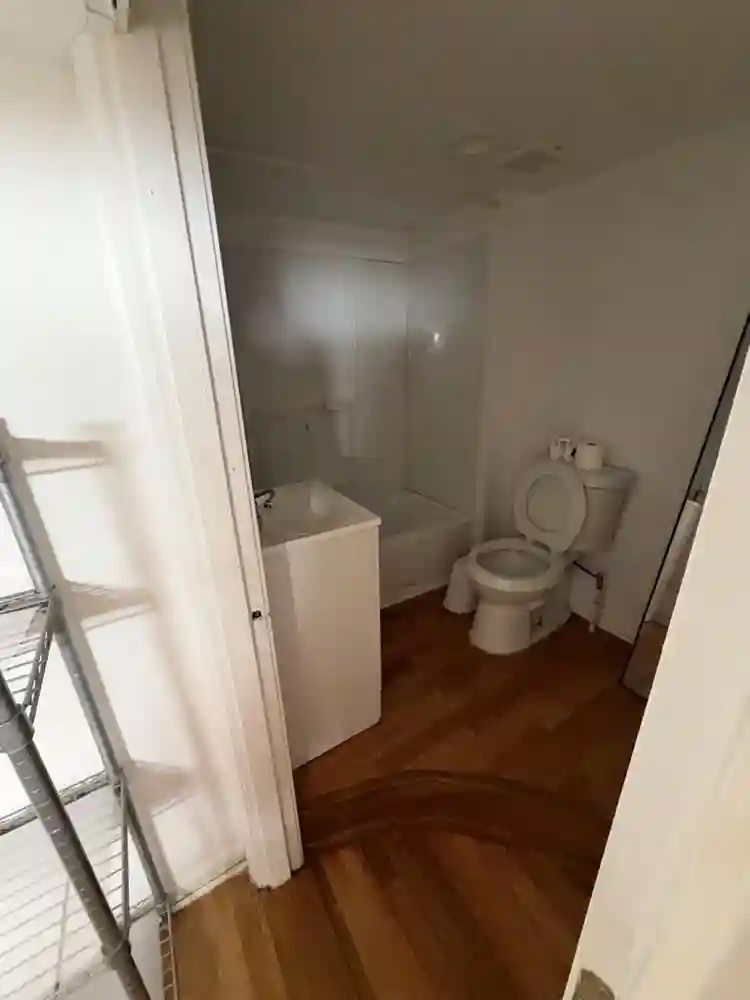 Room w/private bathroom, entrance