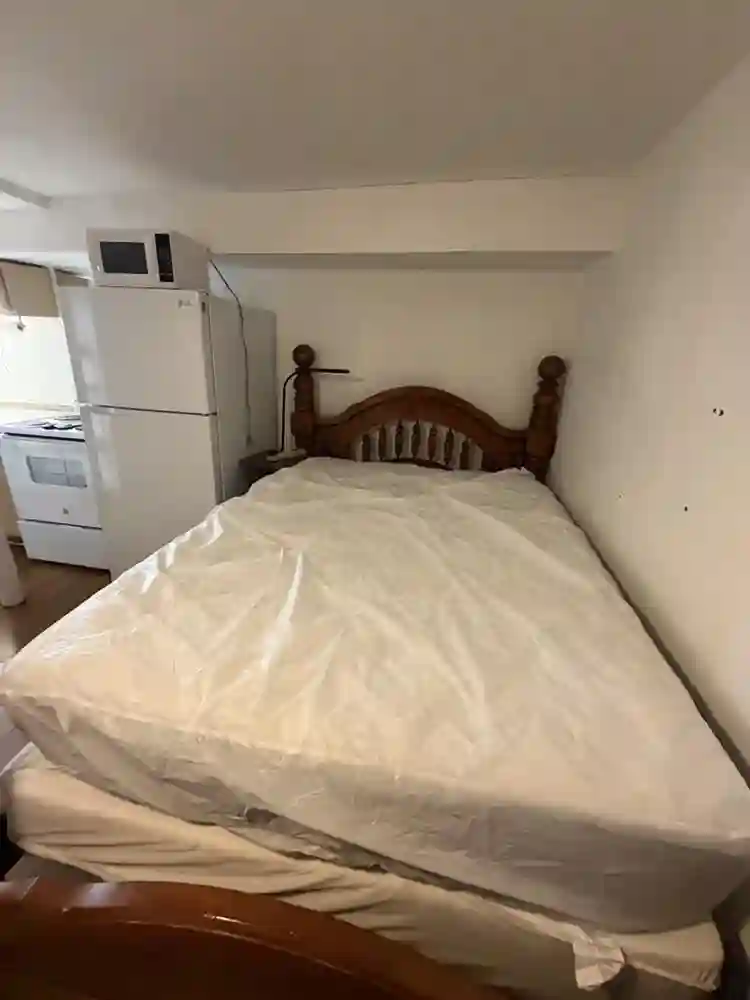 Room w/private bathroom, entrance