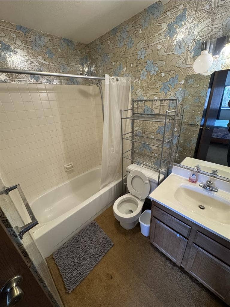 Perfect Location/Low rent