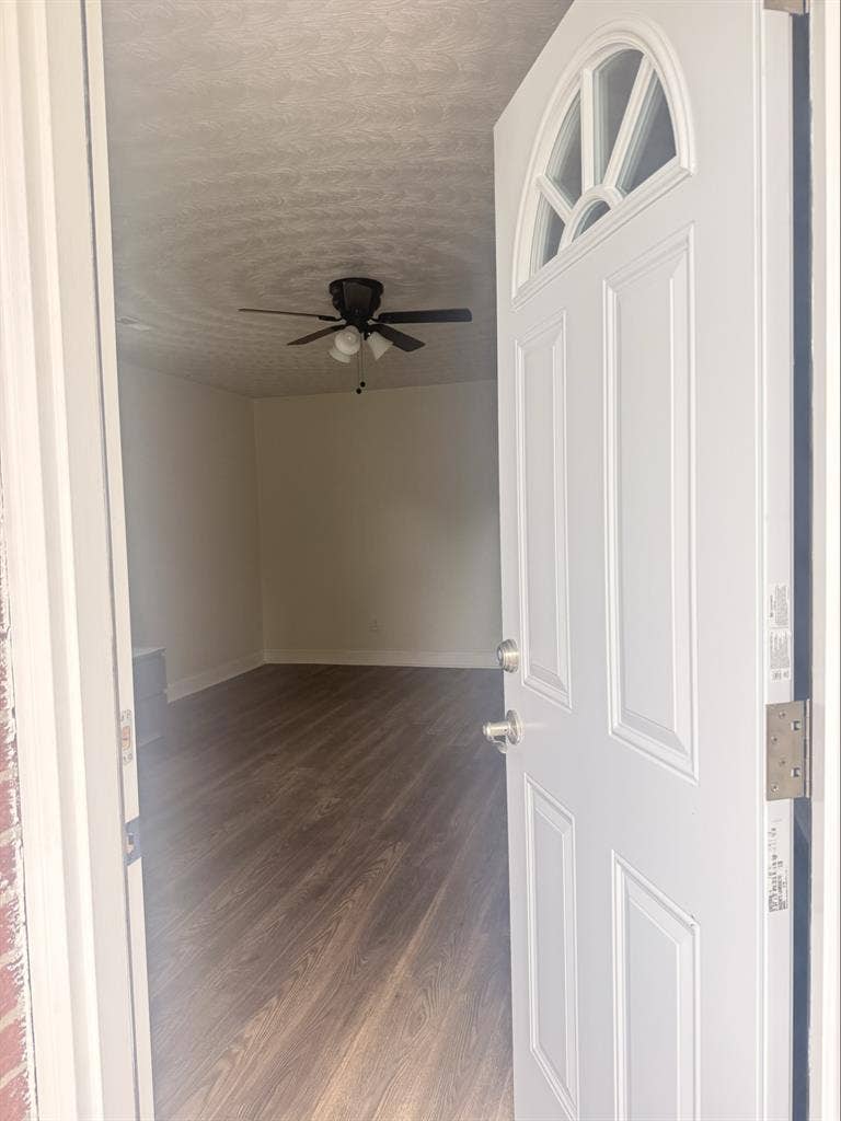 Room for rent only woman/habitacion