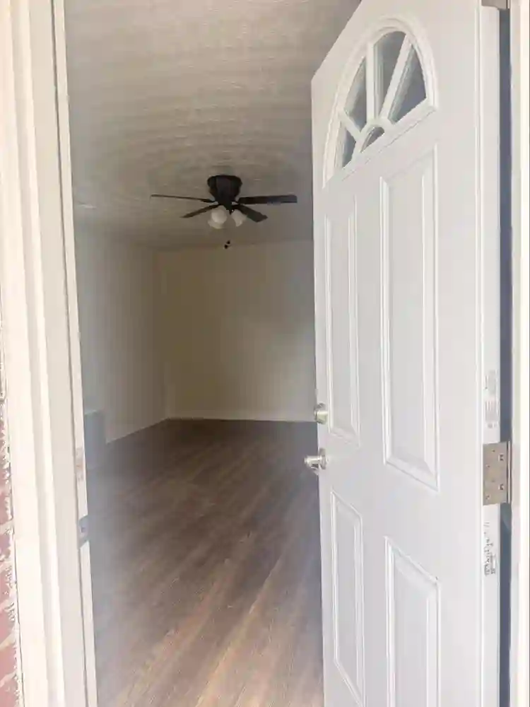 Room for rent only woman/habitacion