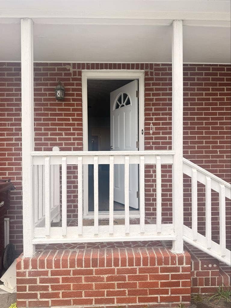 Room for rent only woman/habitacion