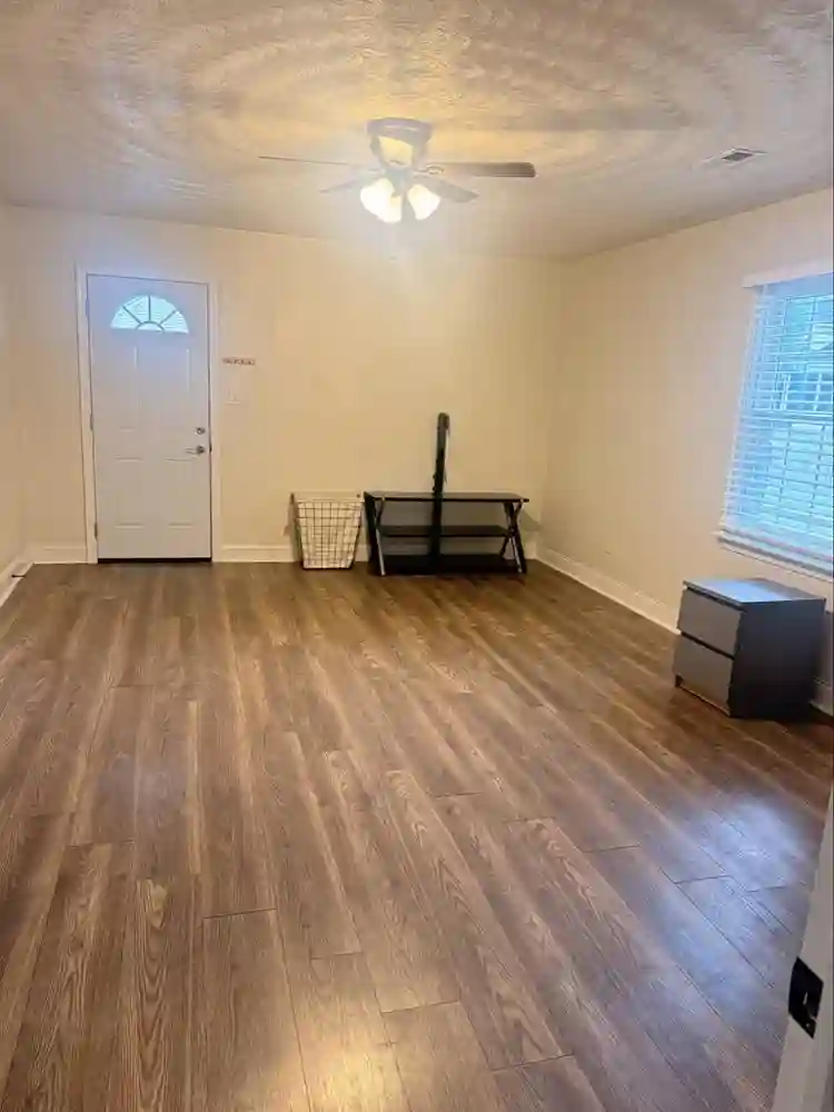 Room for rent only woman/habitacion