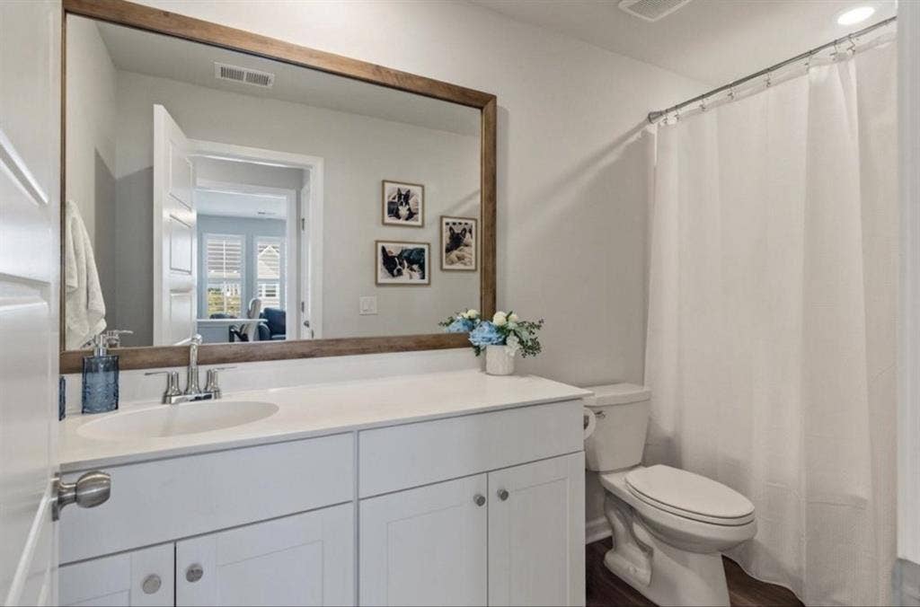 (x2) Private Rooms available!