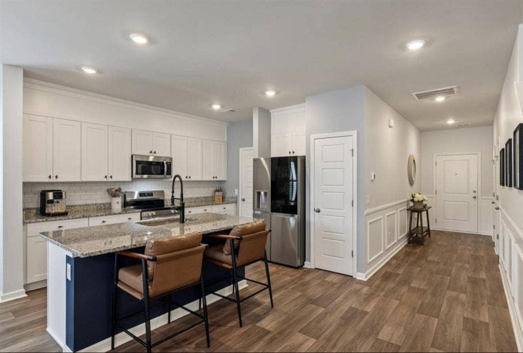 (x2) Private Rooms available!