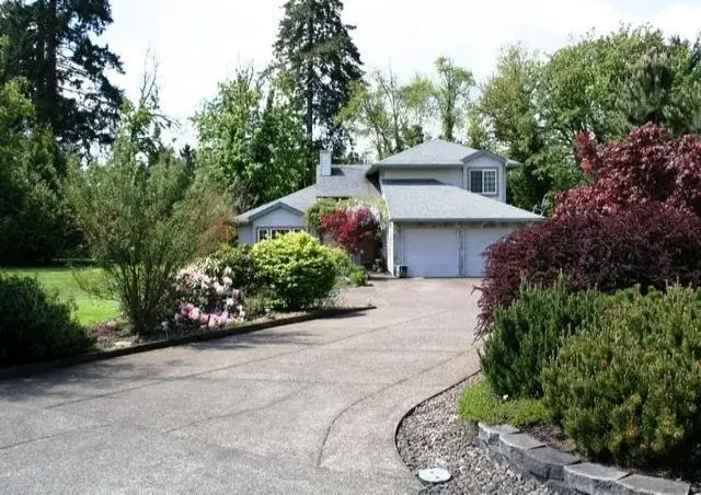 1 BEDROOM FOR RENT - FEMALE