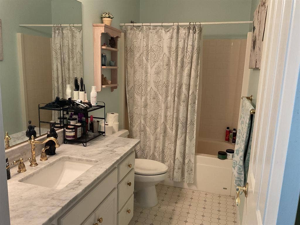 1 BEDROOM FOR RENT TO GFU FEMALE