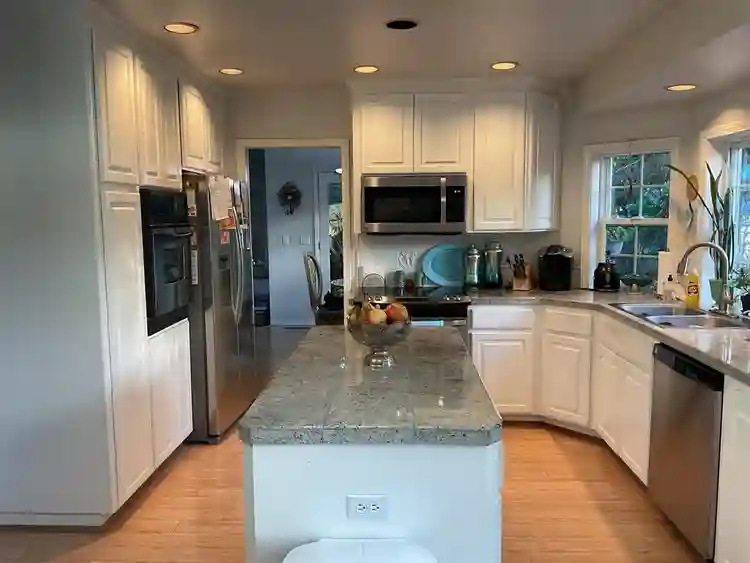 1 BEDROOM FOR RENT TO GFU FEMALE