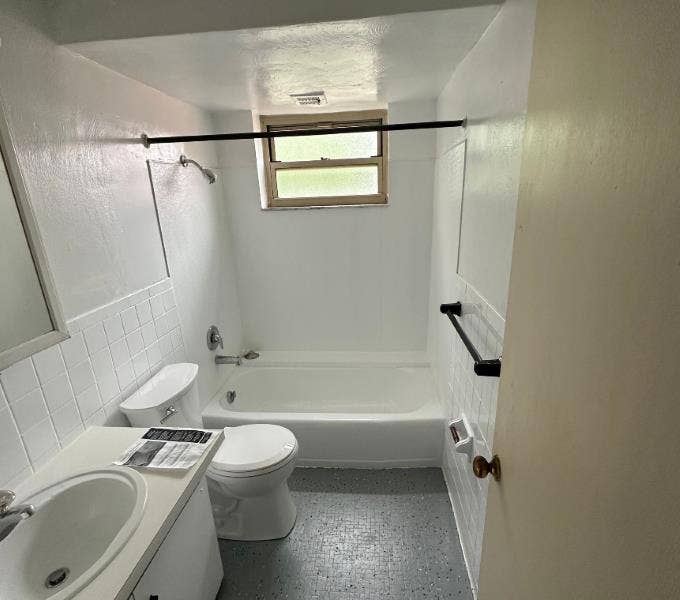 Roommate Needed – McKnight Area