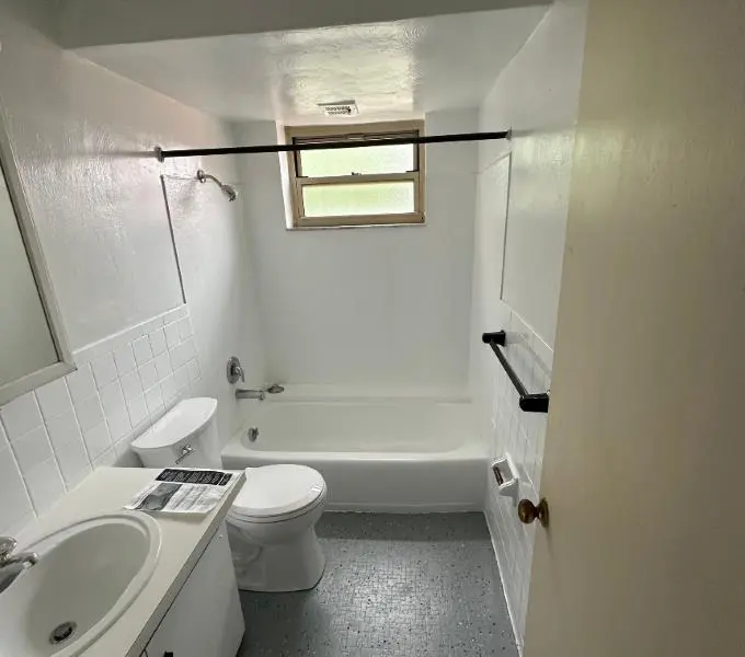 Roommate Needed – McKnight Area