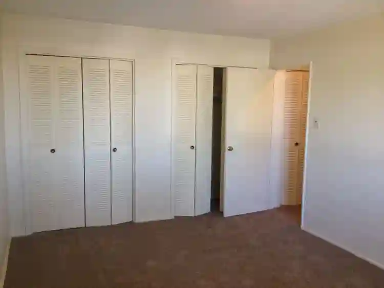 Roommate Needed – McKnight Area