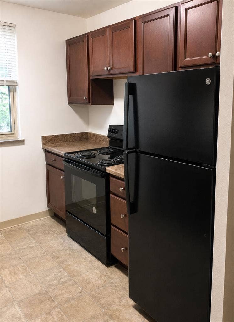 Roommate Needed – McKnight Area
