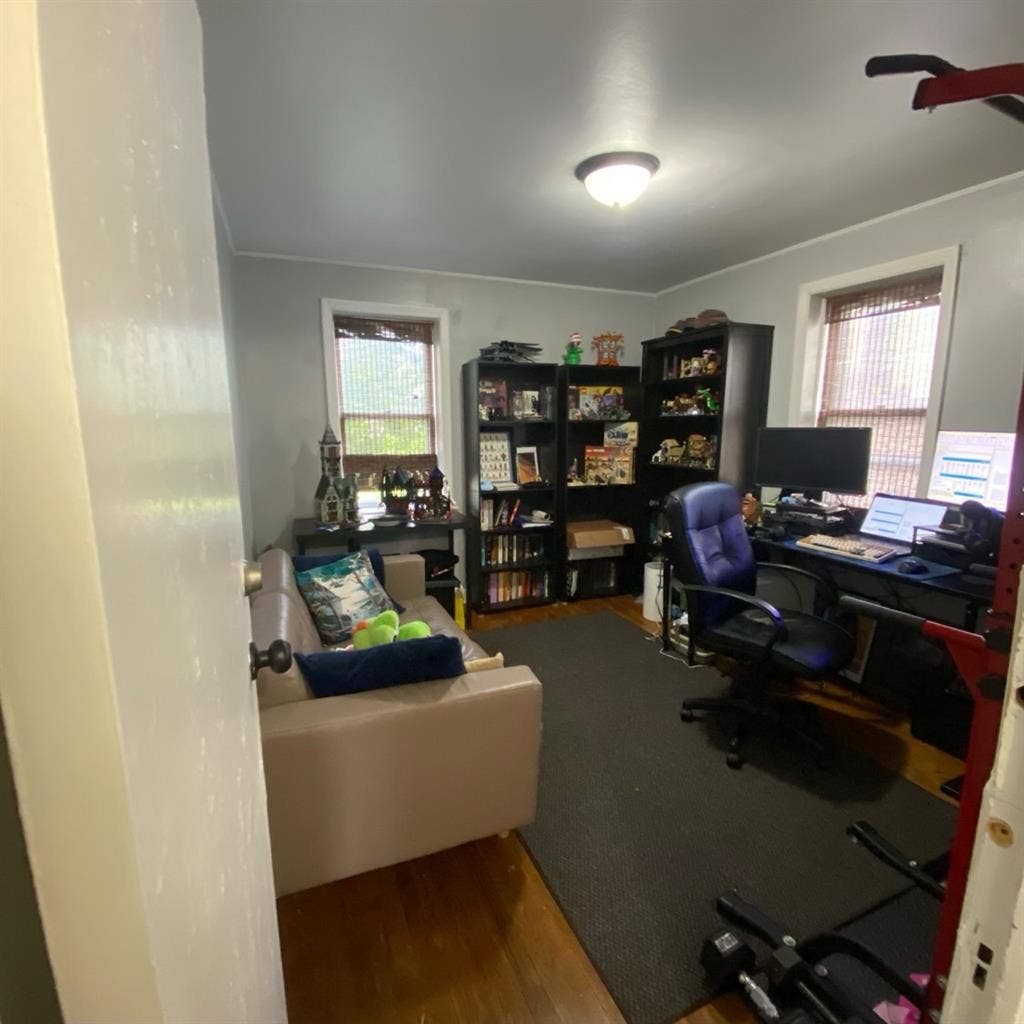 Spacious spot near UWM and Downer