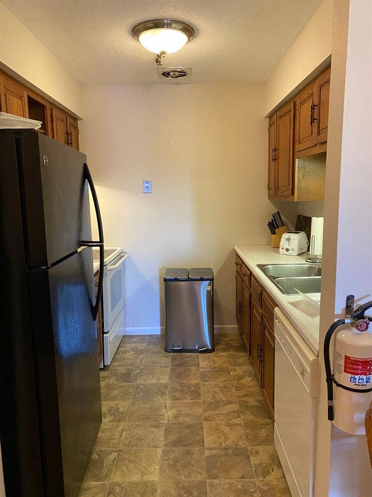 3 BDR / 1 Block to UVM Furnished