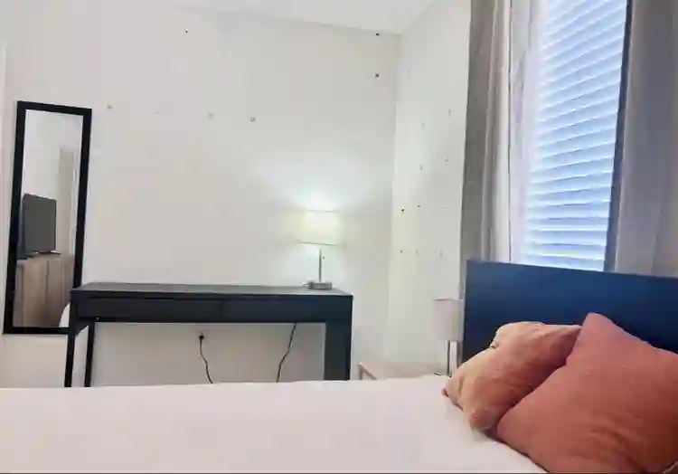 Private Room on Midtown (EDGEWATER)