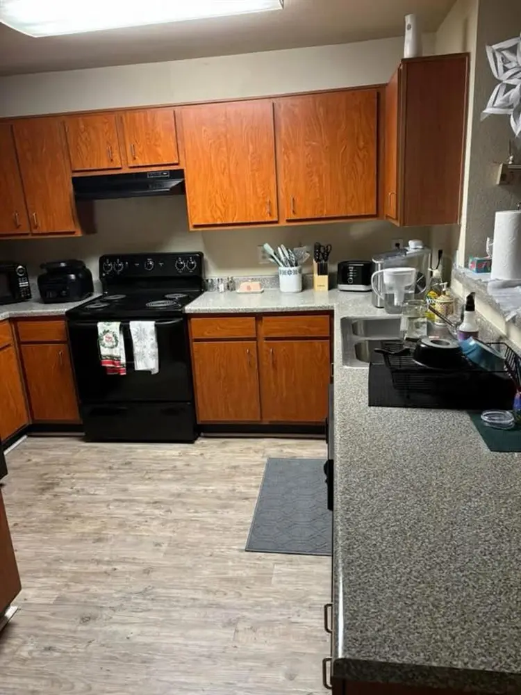 Room available at 21 oaks!