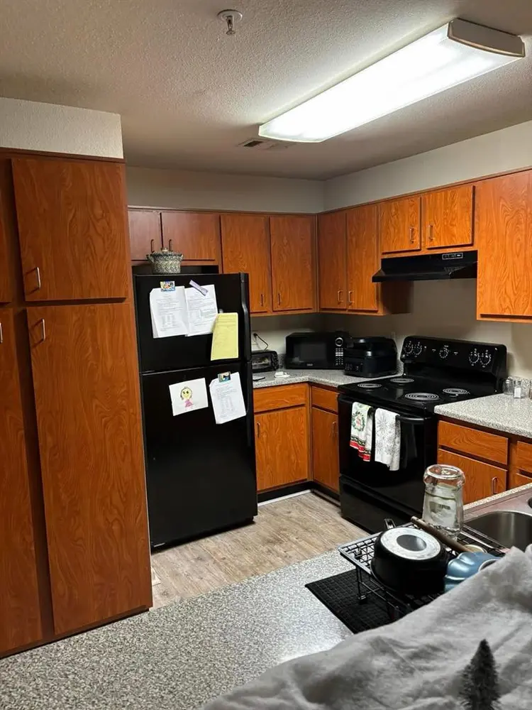Room available at 21 oaks!