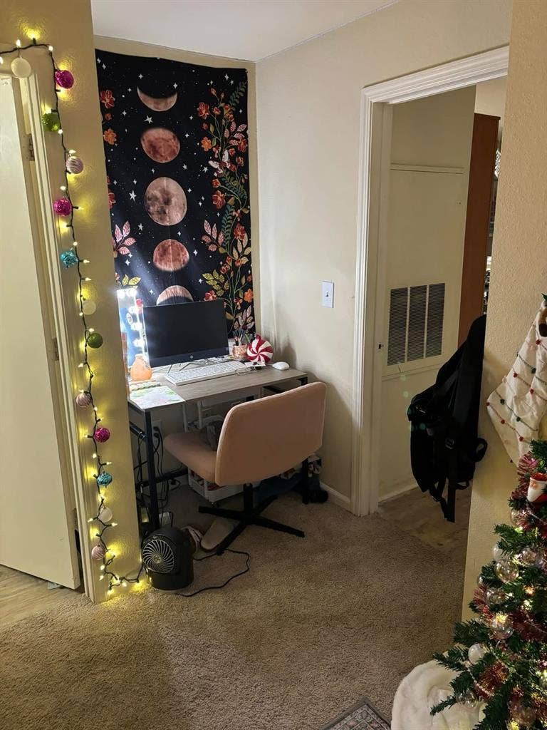 Room available at 21 oaks!