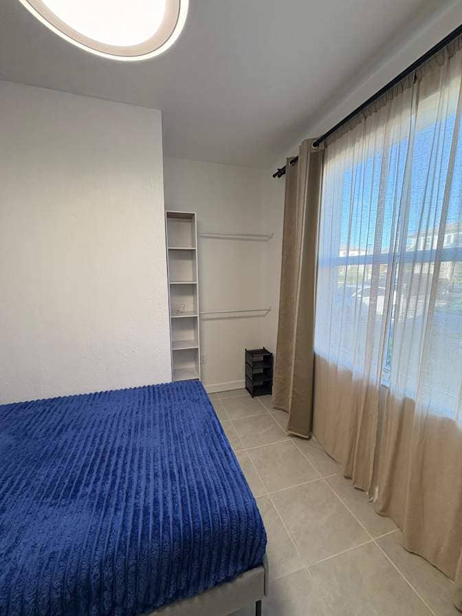 Fully Furnished Room in Miami