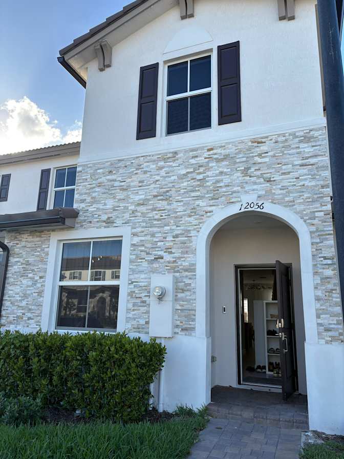 Fully Furnished Room in Miami