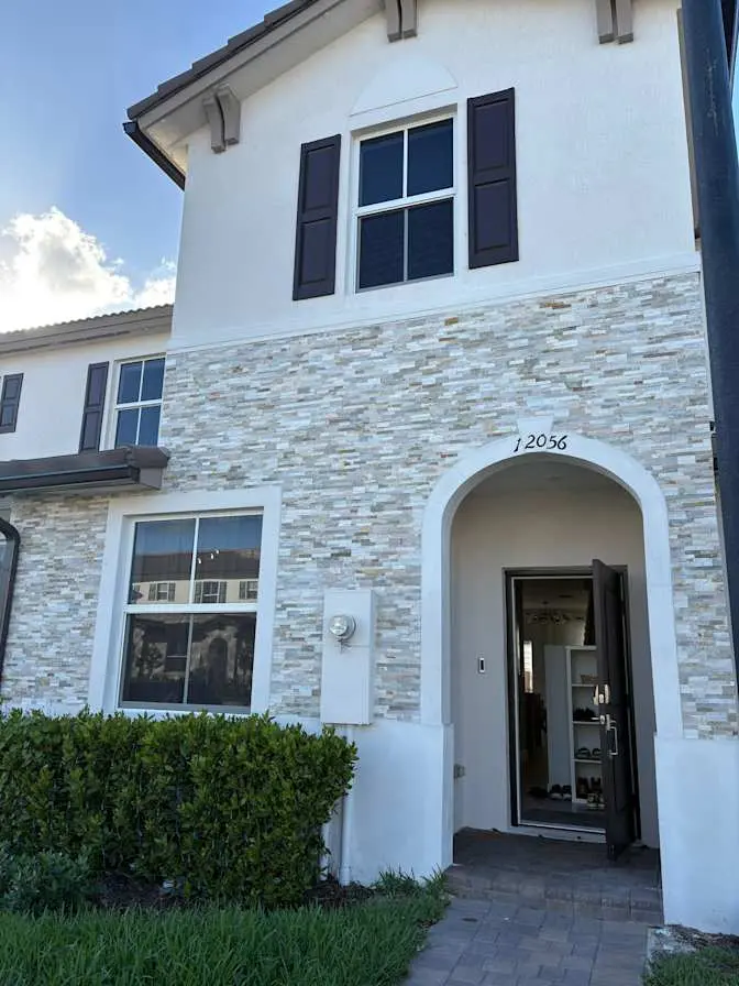 Fully Furnished Room in Miami