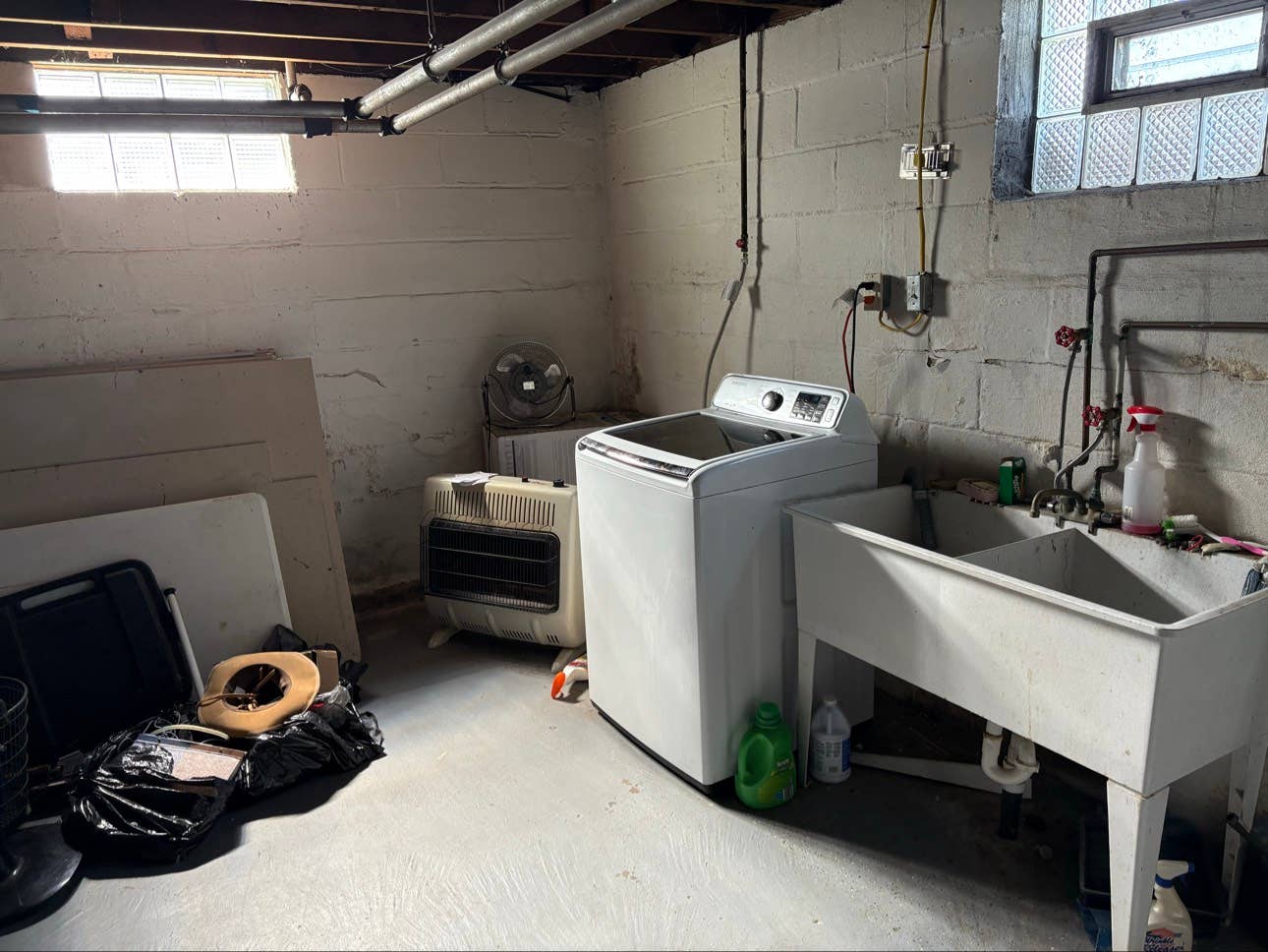 Nice Room in West Mifflin