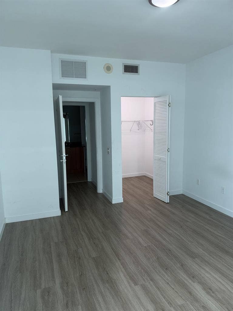 Looking for Roomate brickell