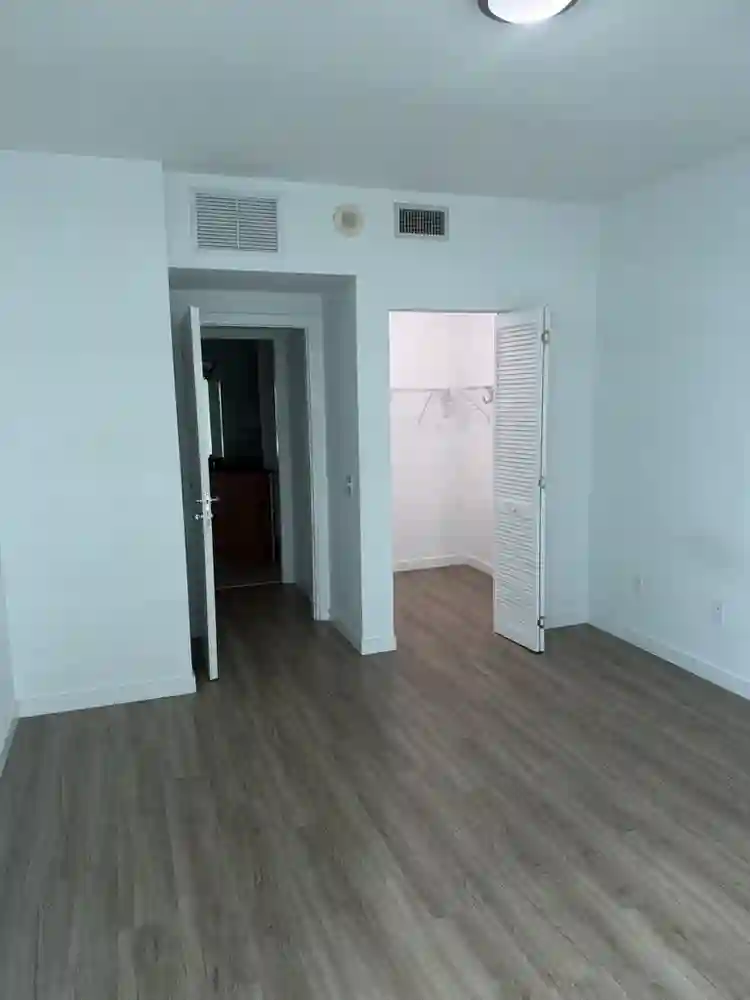 Looking for Roomate brickell