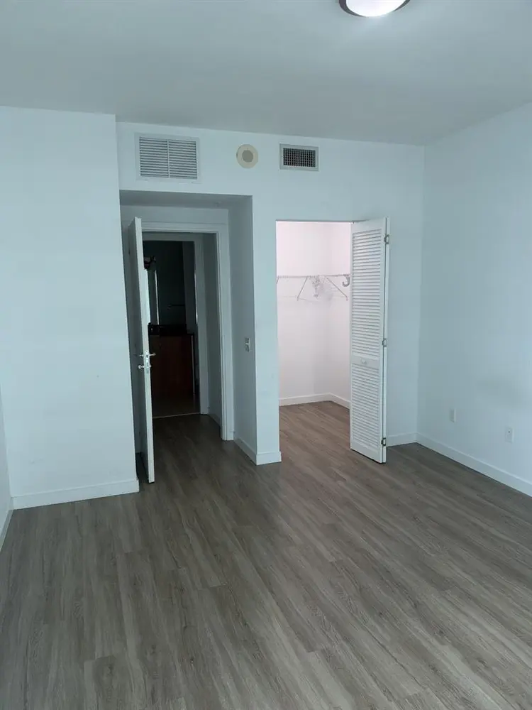 Looking for Roomate brickell