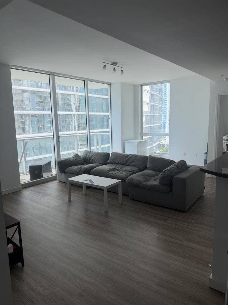 Looking for Roomate brickell