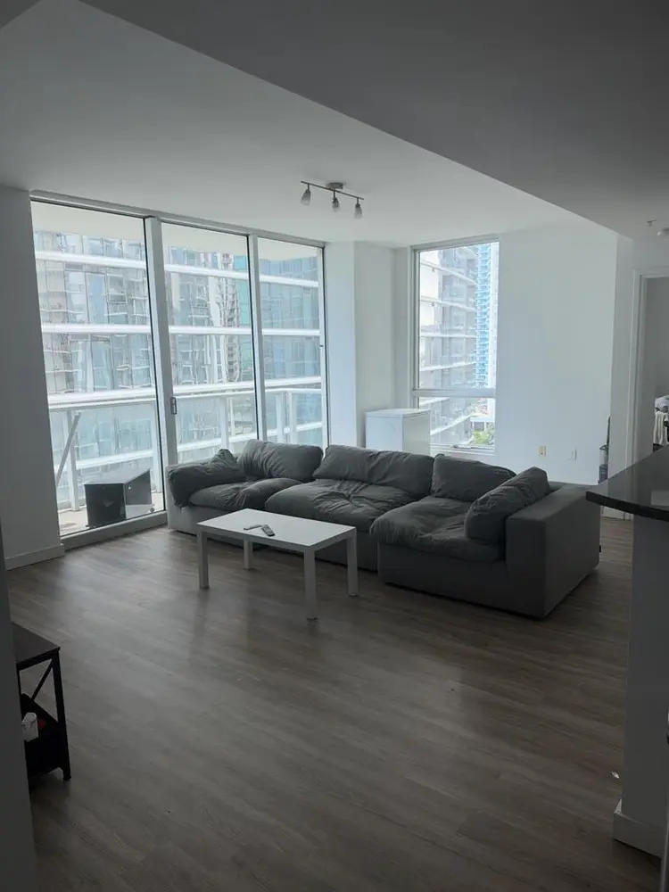 Looking for Roomate brickell