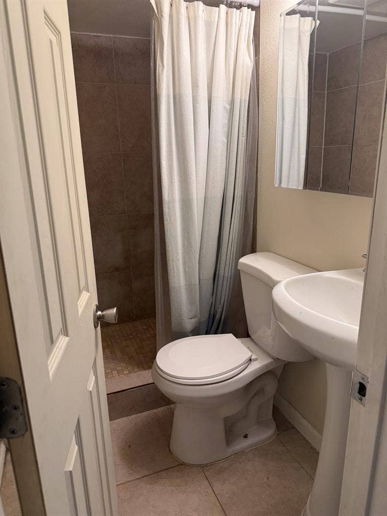 PRIVATE BASEMENT BEDROOM