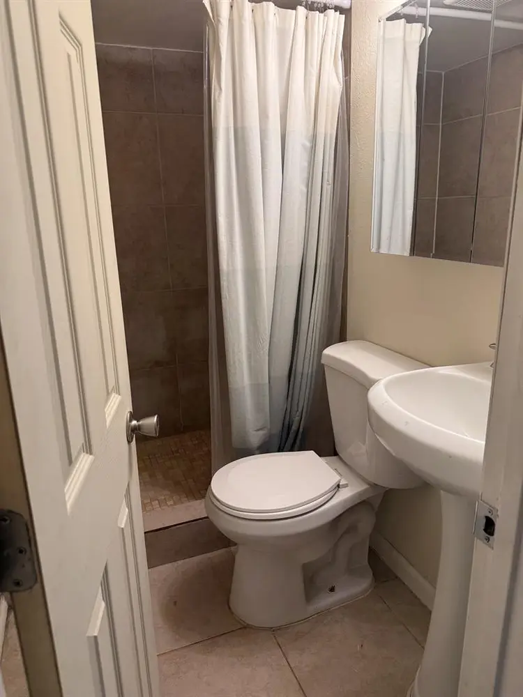PRIVATE BASEMENT BEDROOM