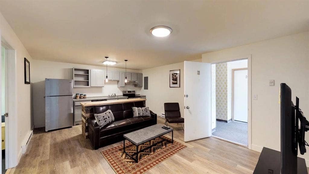 Private room in shared apartment