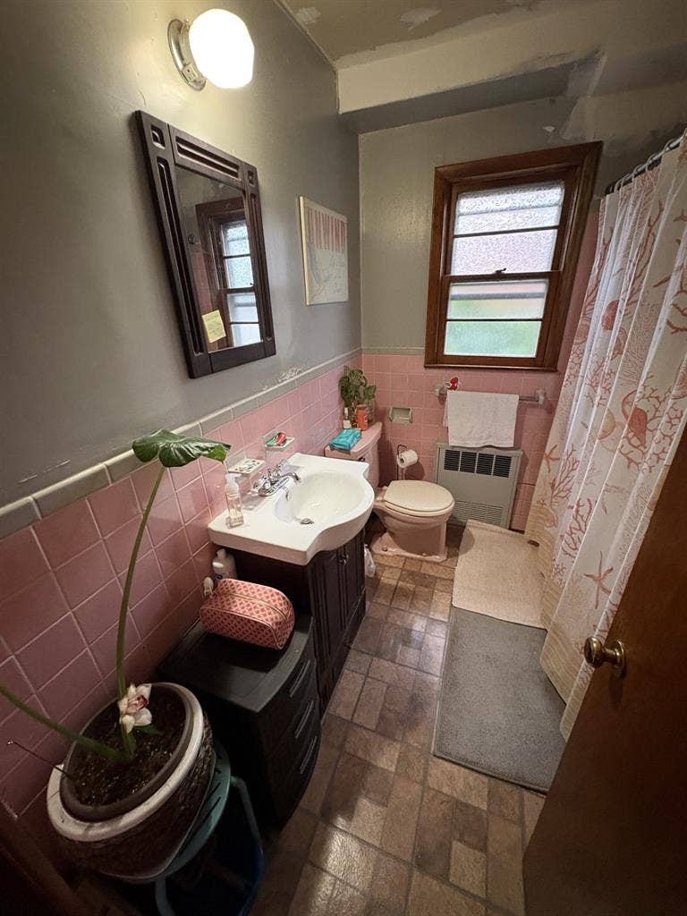 Looking for a Roommate:D