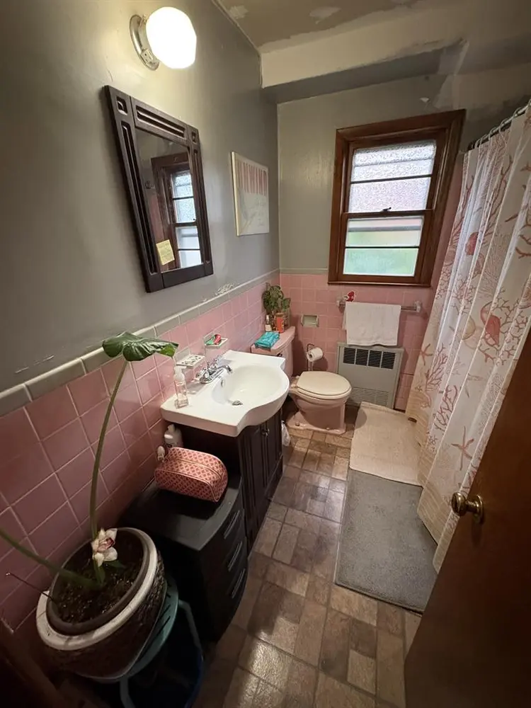 Looking for a Roommate:D