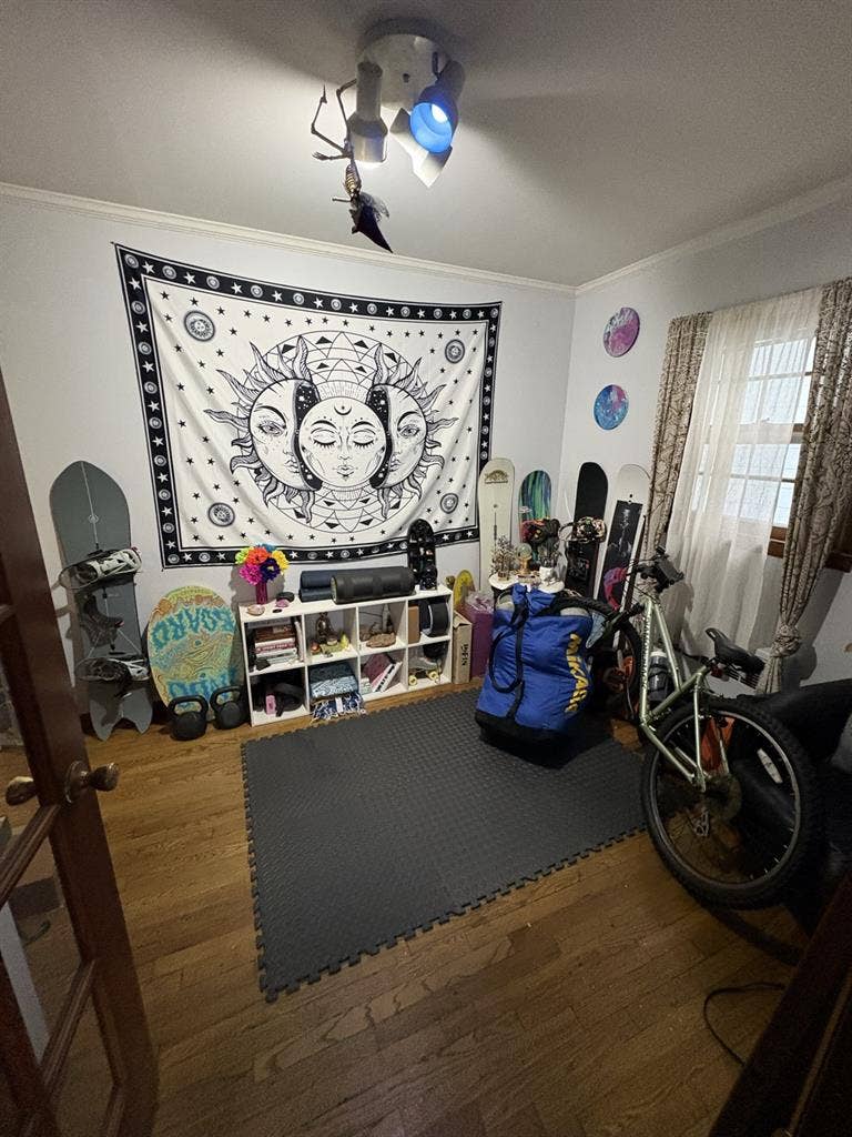 Looking for a Roommate:D