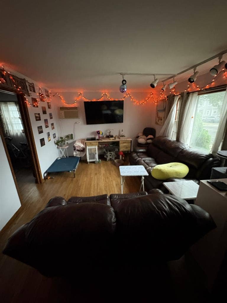 Looking for a Roommate:D