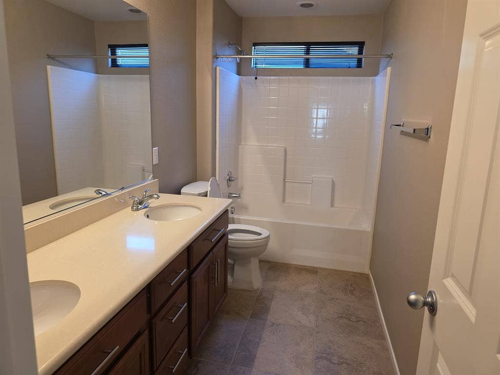 Large bedroom & bathroom $1100.