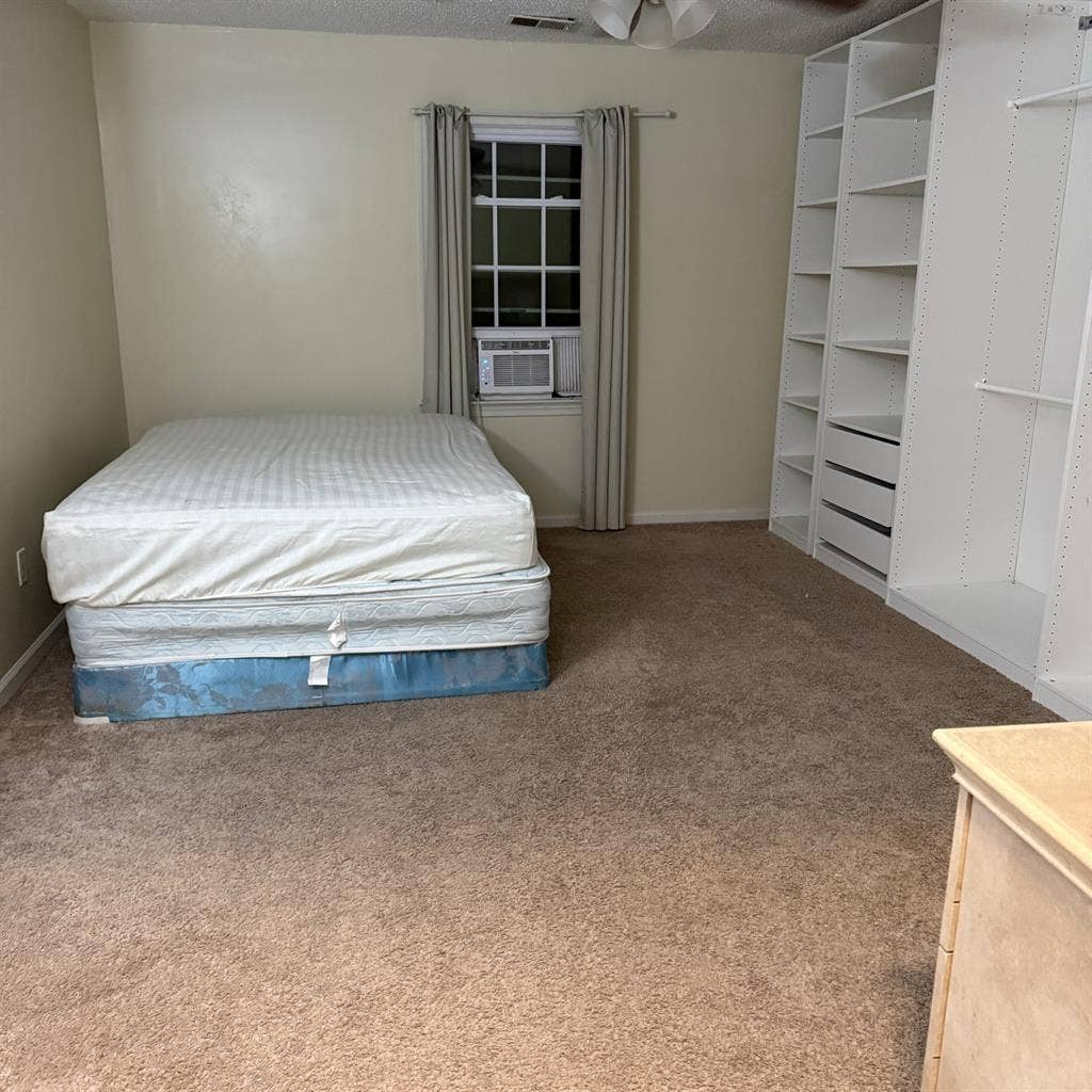 One Bedroom 850$ a mos