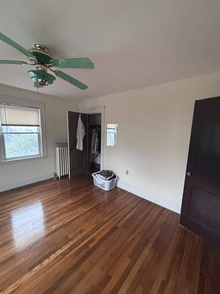 Large bedroom for rent