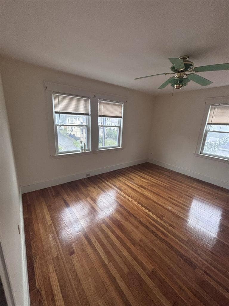 Large bedroom for rent