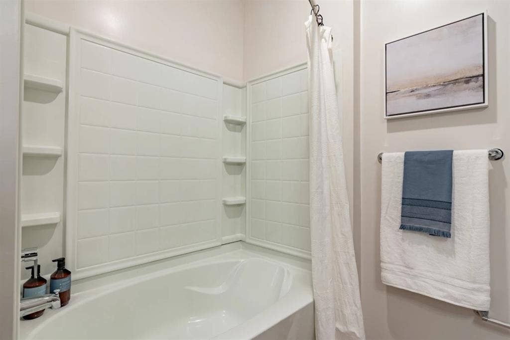 Roommate needed for mid december!