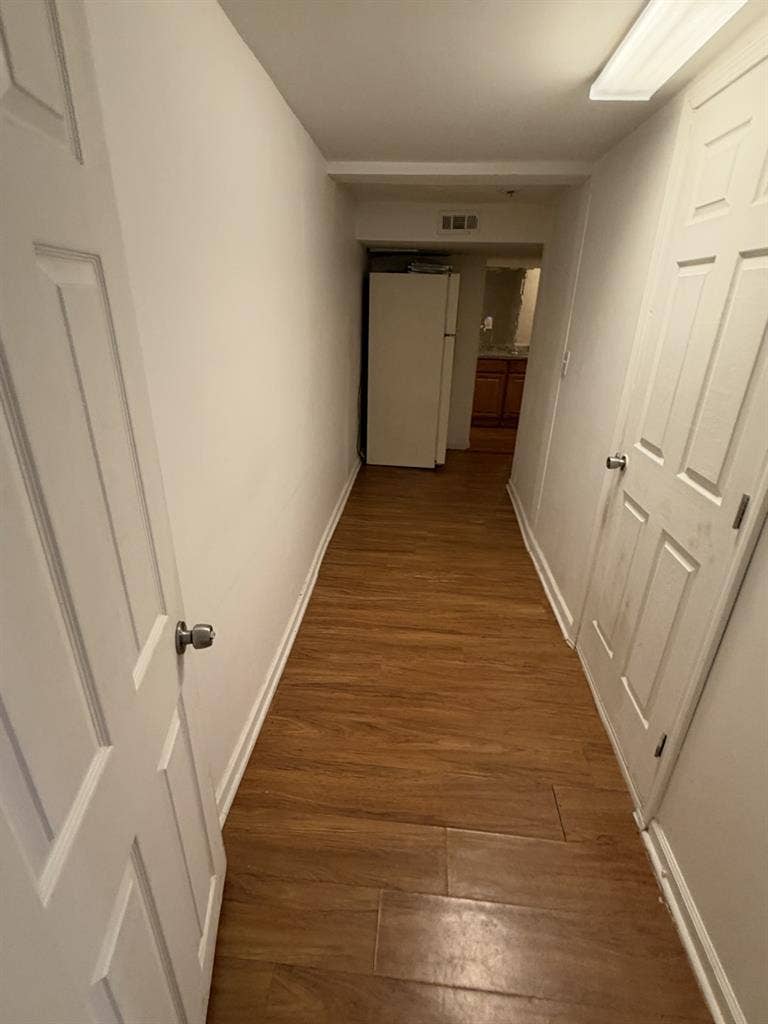 Room w/private bathroom and entran
